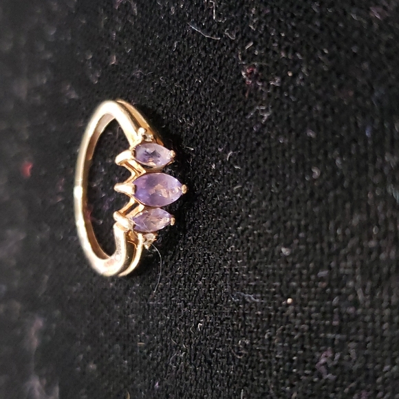 10KT Gold Ring with 3 Tanzanite Stones - Picture 3 of 3